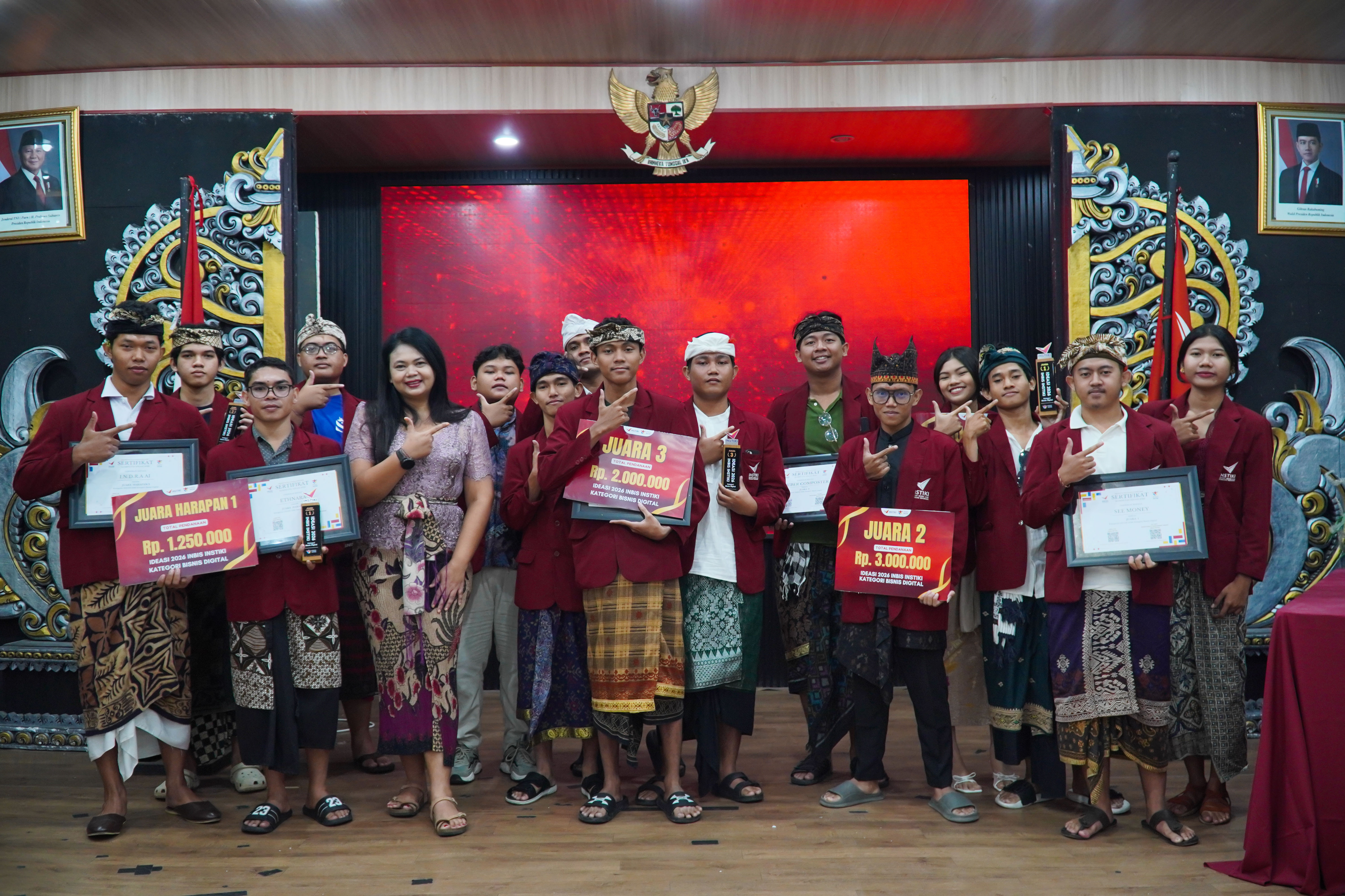 Dokumentasi peserta dan penerima penghargaan pada kegiatan INBIS INSTIKI